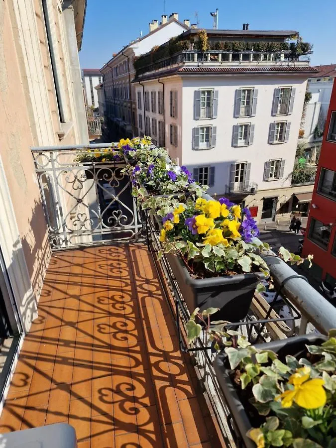 Apartamento Cozy Flat Mins Walk To Navigli And Metro Porta Genova Milán
